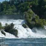 der tosende Rheinfall in der Schweiz ist eine sehenswerte Attraktion